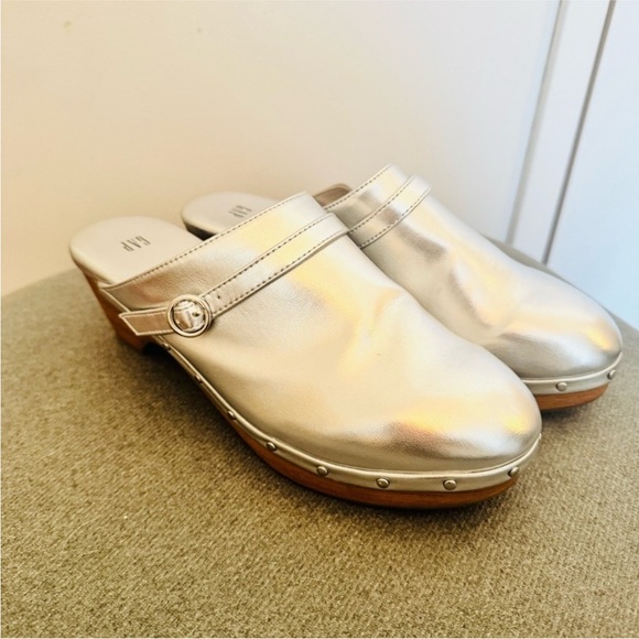 GAP faux leather silver clogs NWT - Picture 3 of 7